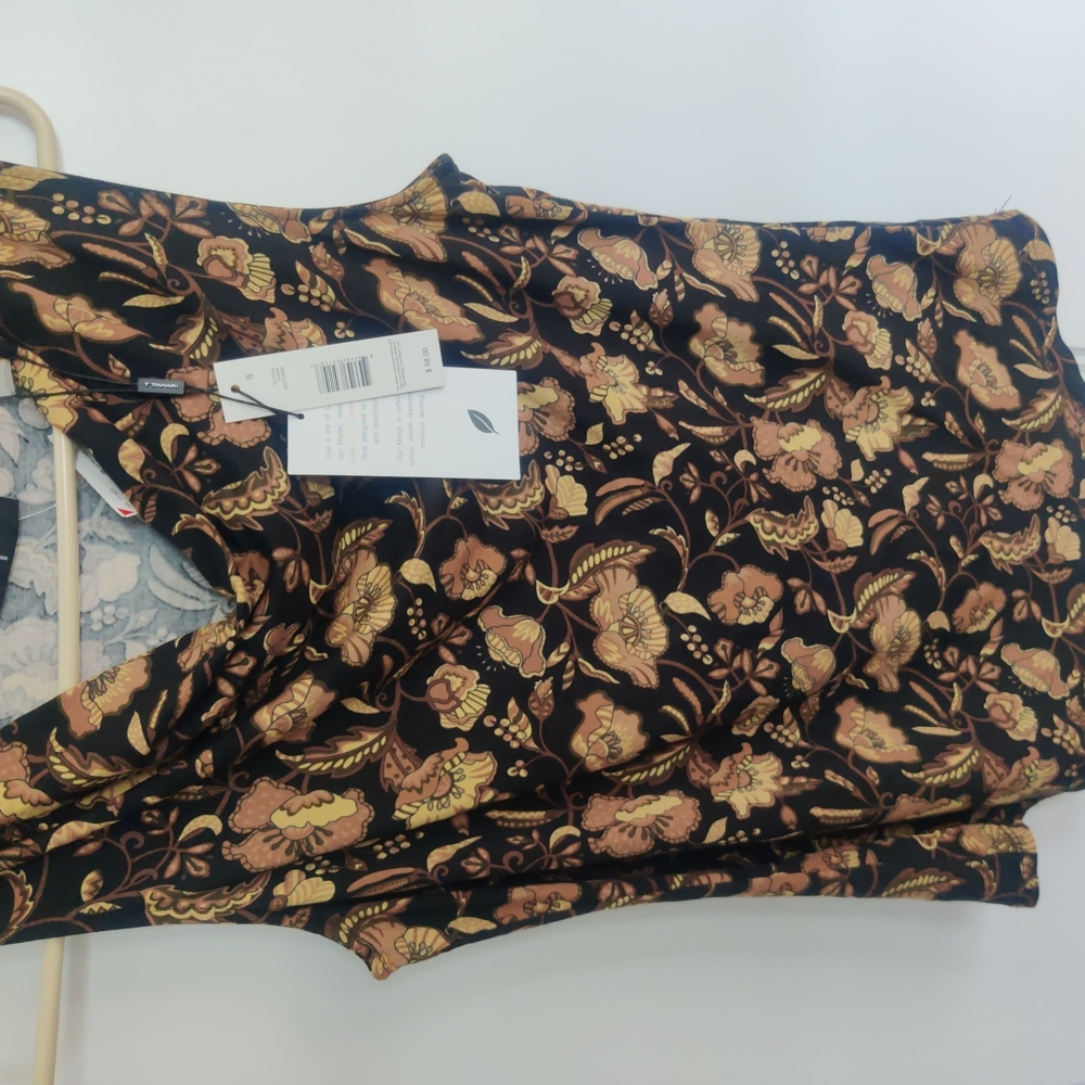 NWT $58 Retail Tahari Floral Tank